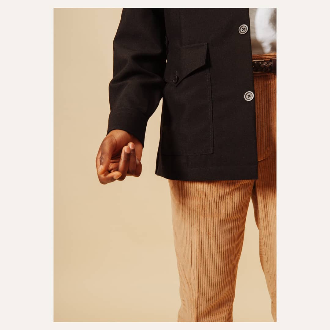 Corduroy season is back!
Vous aussi vous commencez déjà à ressortir vos velours ?
📸 @antoinecoucoureux
#corduroypants #doublepleats #pantalons #velours #menswearstyle #classicmenswear